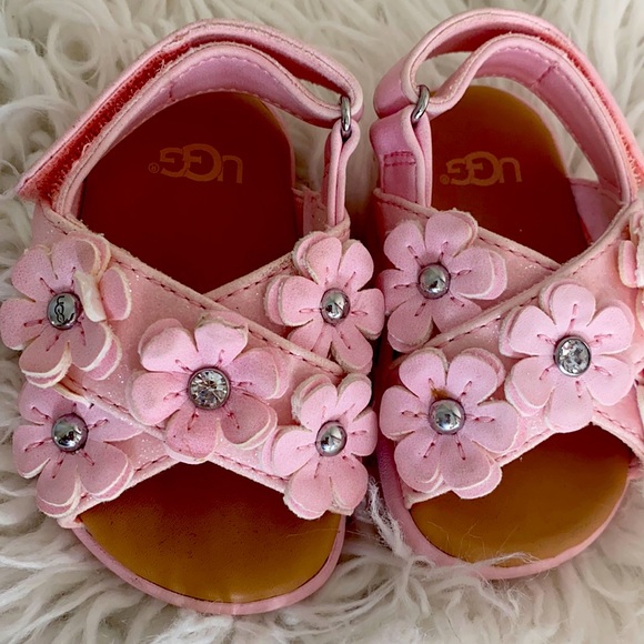 Baby Ugg sandal, pink color size,2 - Picture 1 of 2